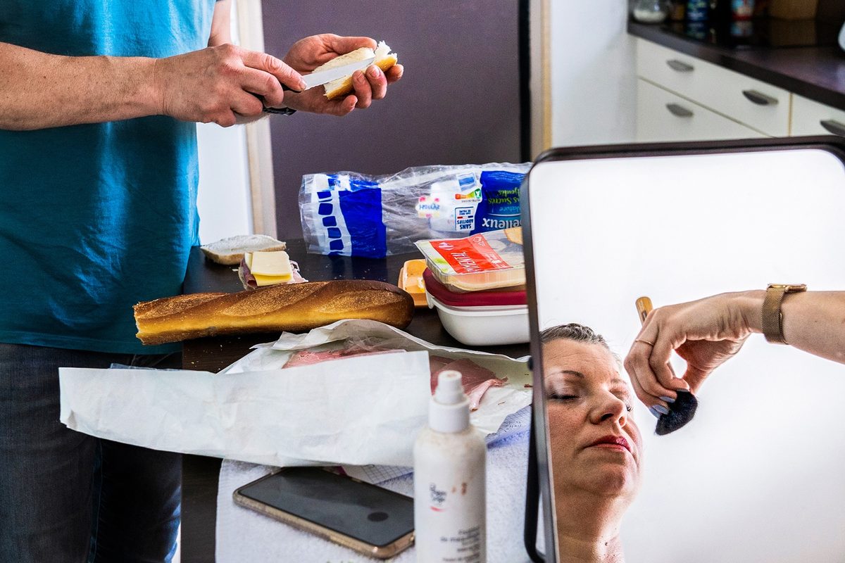 Photographe mariage Manche — préparatifs humour miroir — Arnaud Chapelle