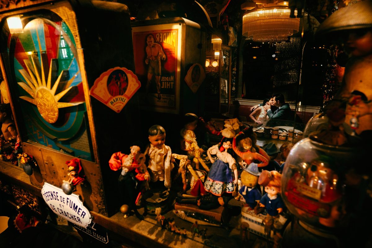 Photographe mariage Normandie — couple bar vintage soirée — Arnaud Chapelle